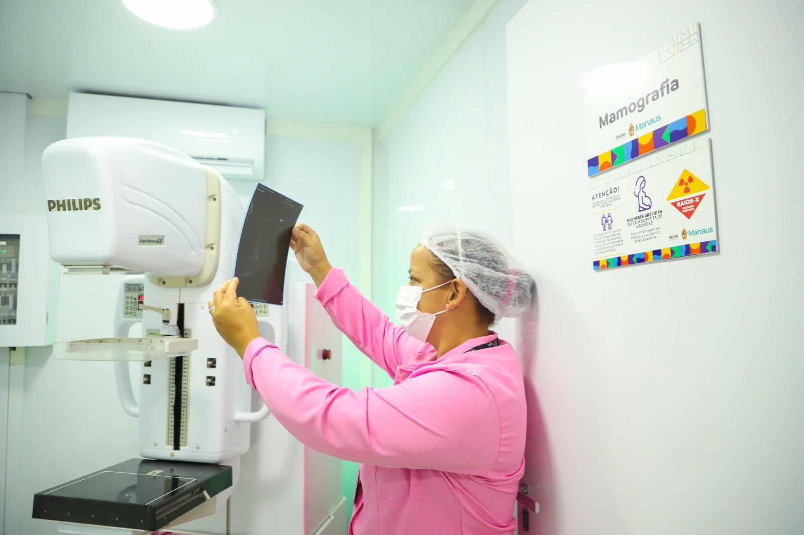 Semsa oferta exames de rastreio de câncer de mama e do útero em unidades móveis