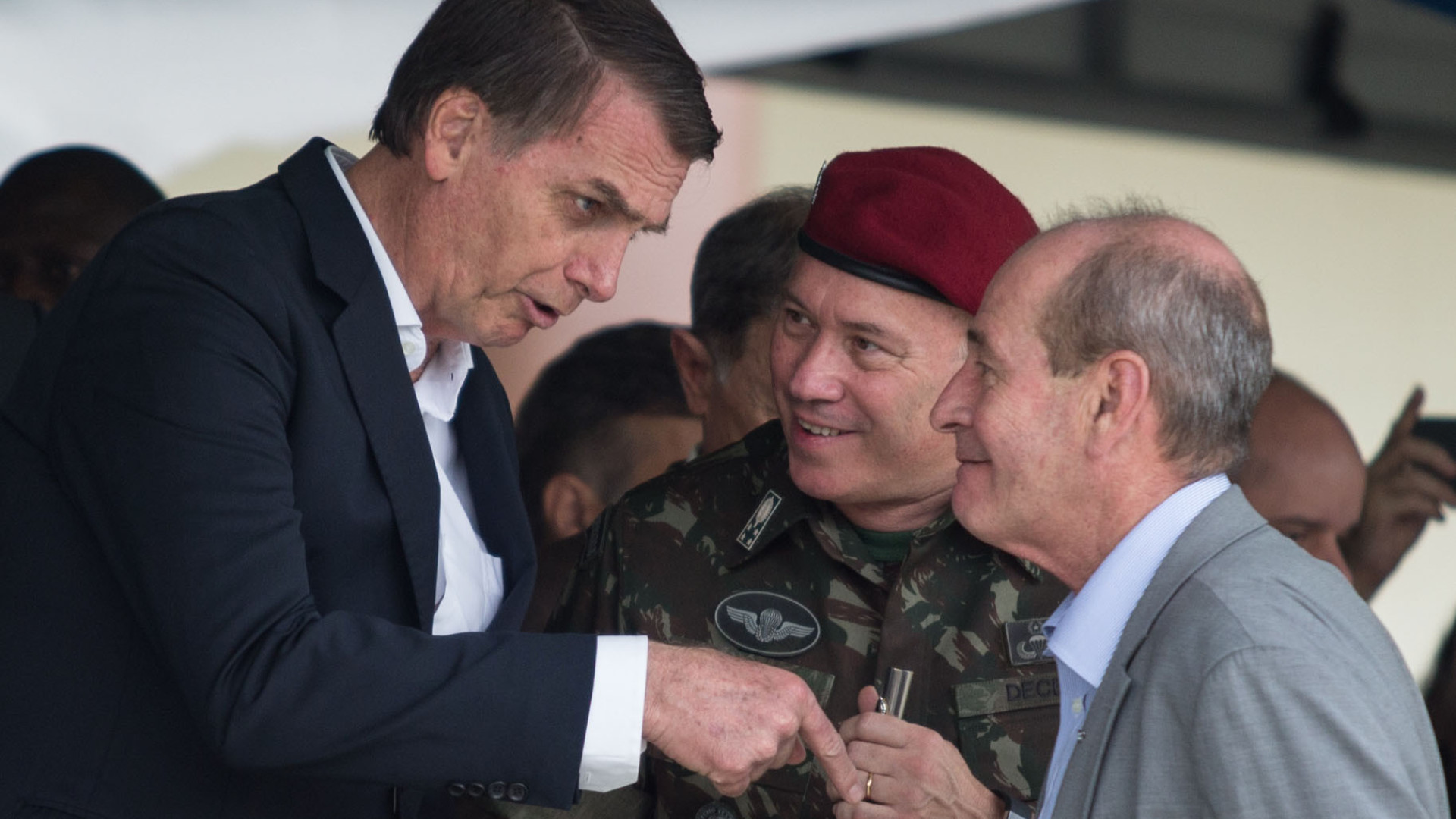 PF investiga Mauro Cid por lavagem após apreensão de dinheiro vivo