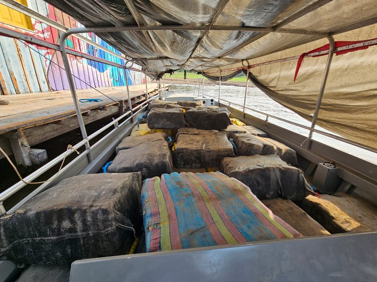 Mais de  2 toneladas de drogas são apreendidas em embarcação no AM
