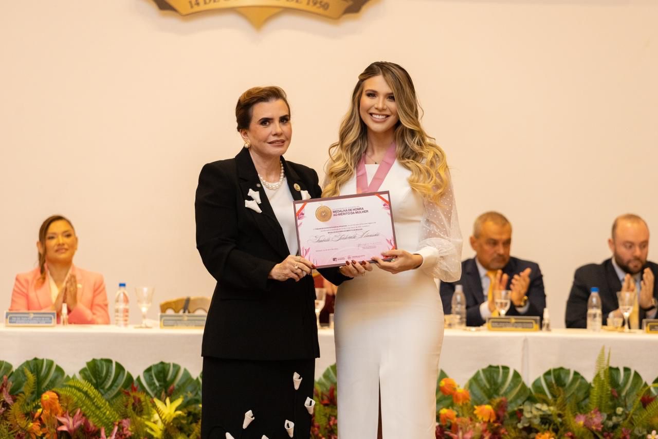 Izabelle Fontenelle é homenageada pelo TCE-AM com Medalha de Honra ao Mérito à Mulher