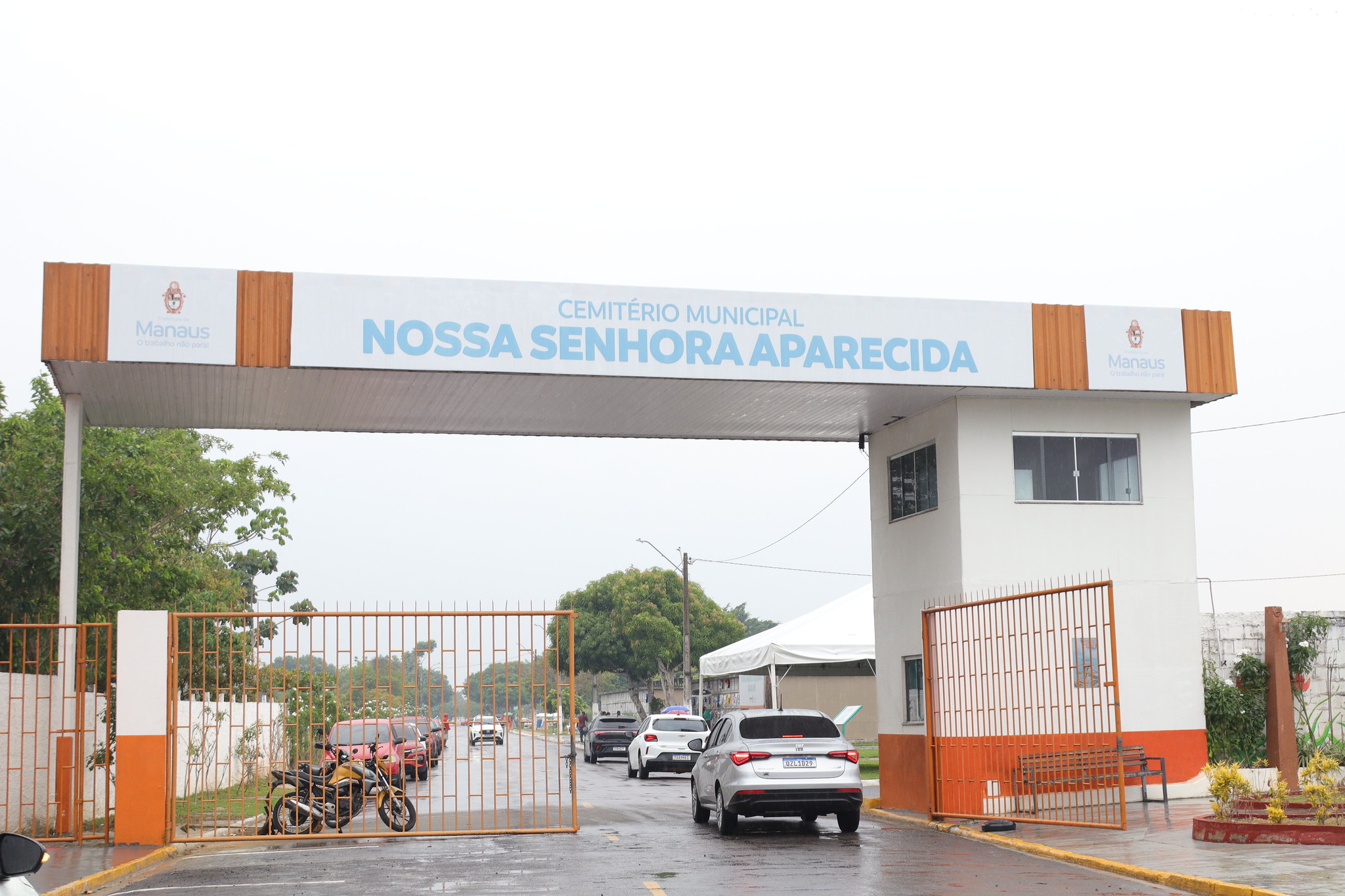 Mais de 700 mil pessoas devem visitar cemitérios de Manaus no Dia de Finados