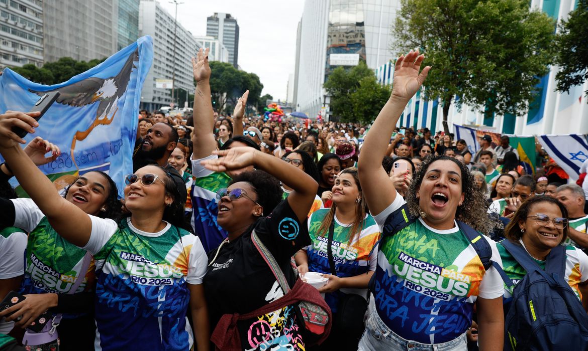 Censo 2022: Evangélicos representam mais de um quarto da população brasileira