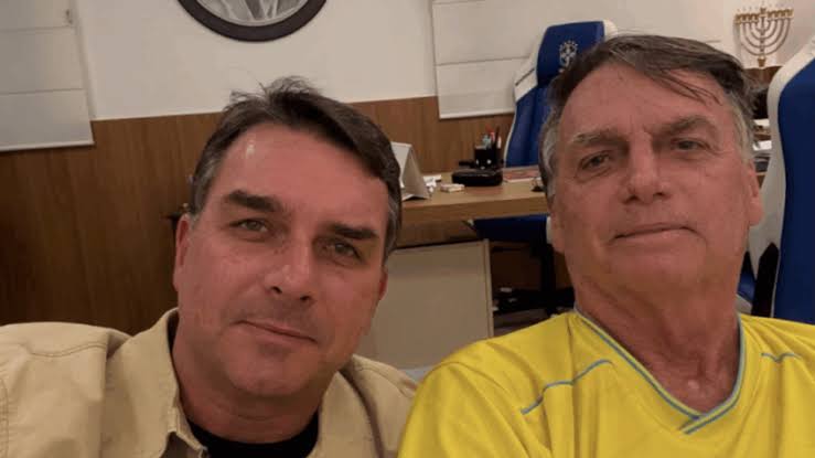 Bolsonaro recorre ao STF e pede para receber visitas de Flávio