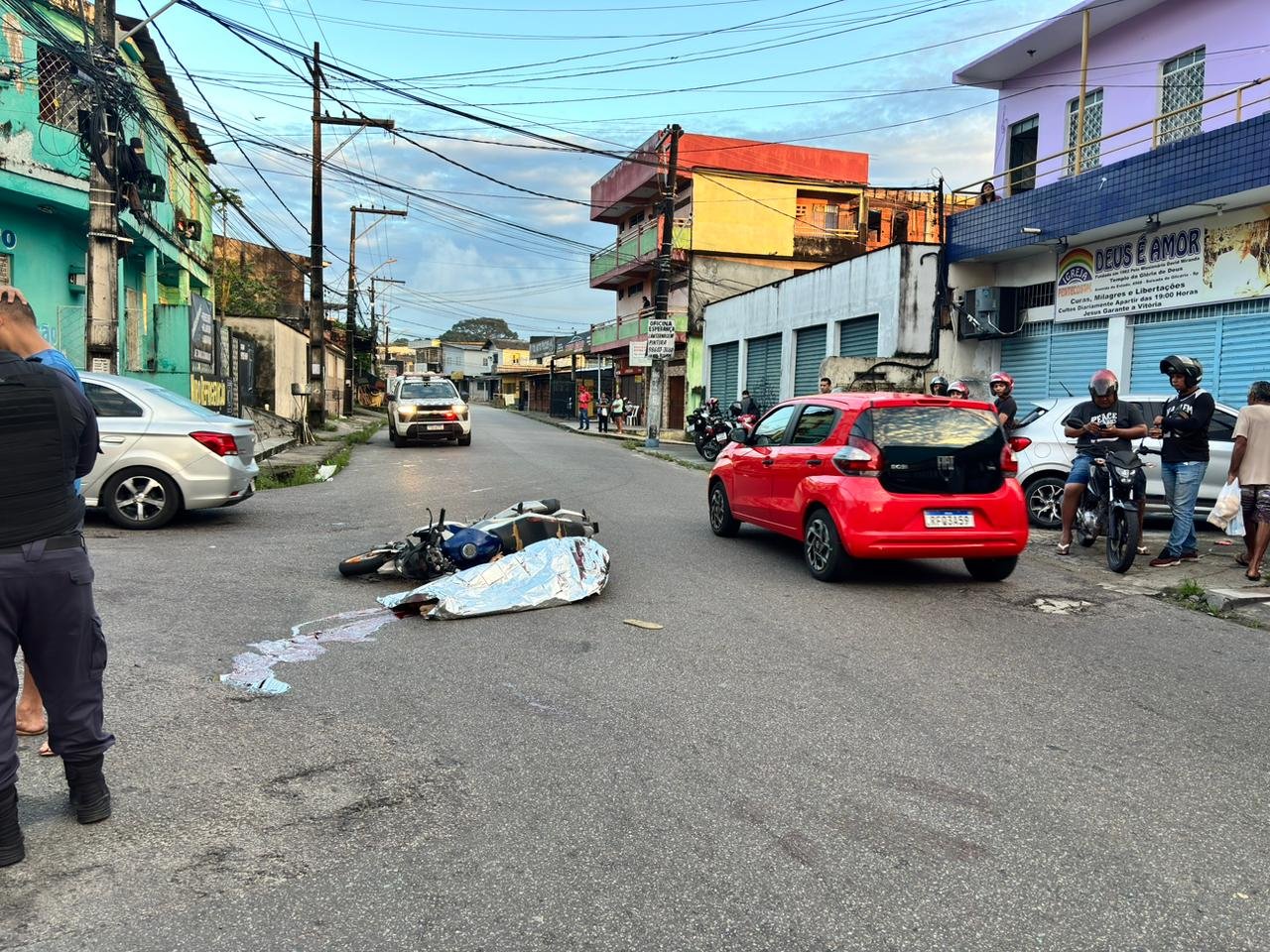 Motociclista morre após colisão com micro-ônibus no Nova Esperança