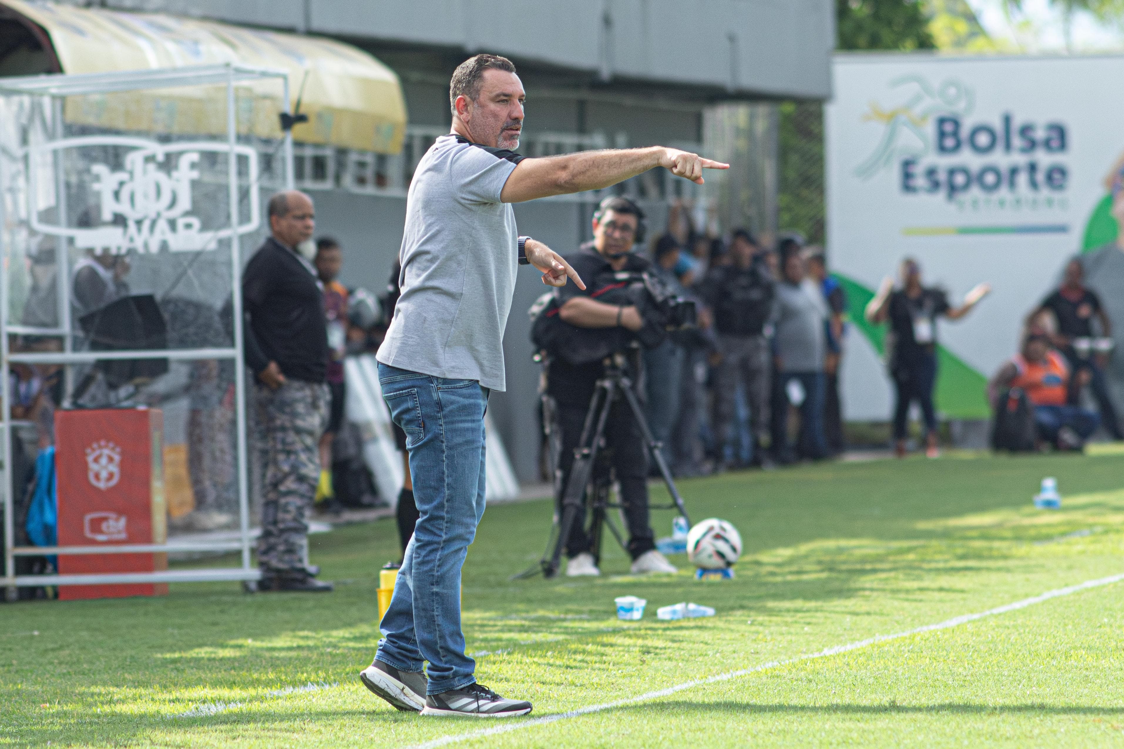 Amazonas FC demite técnico  Guilherme Alves após nova derrota na Série B