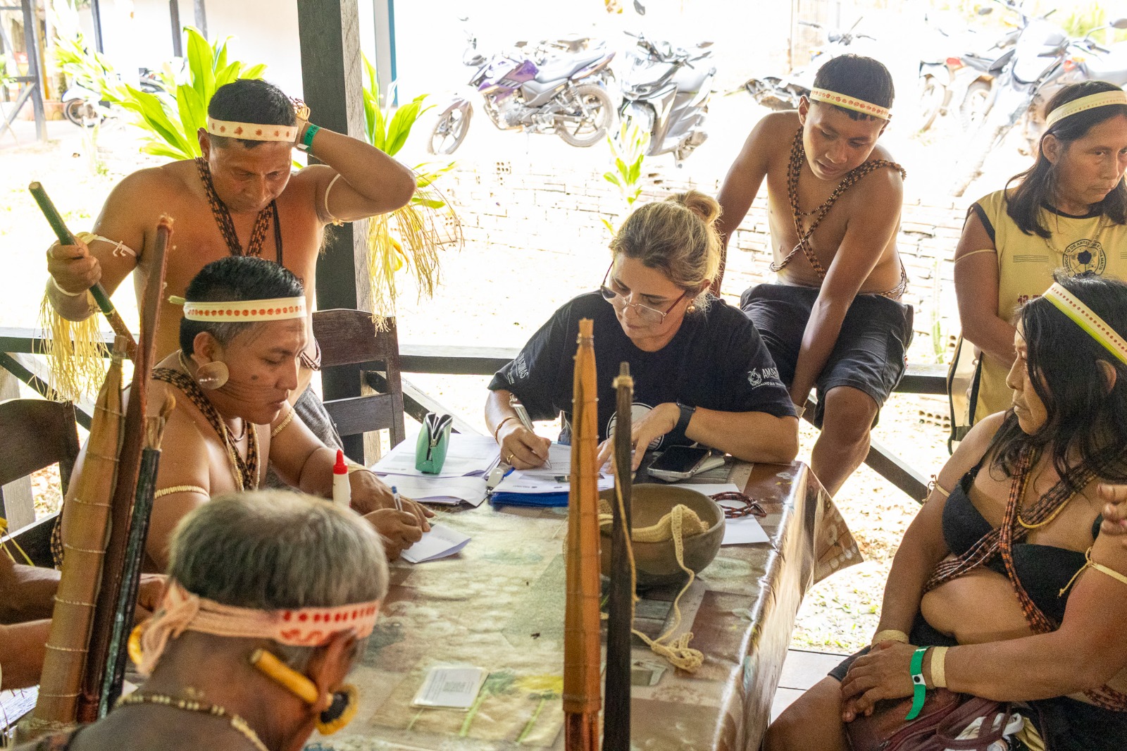 Iniciativas para povos indígenas geram renda e ampliam serviços no estado