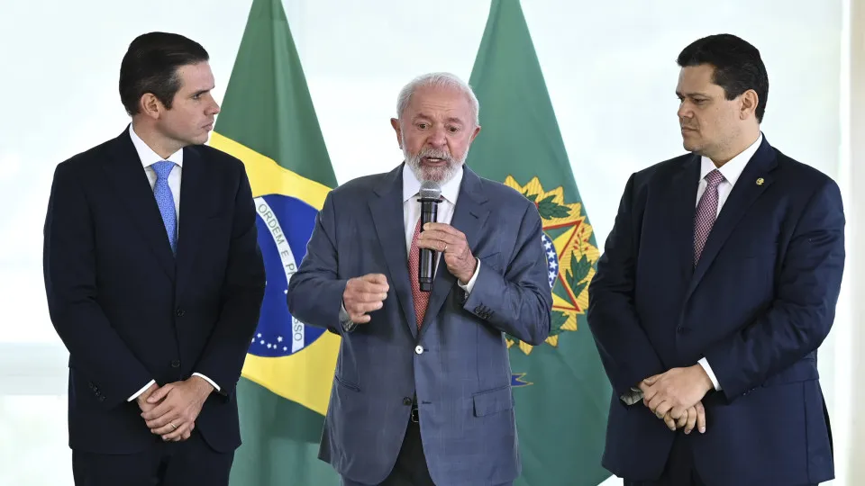 Alcolumbre 'não tem urgência' para analisar veto de aumento de deputados