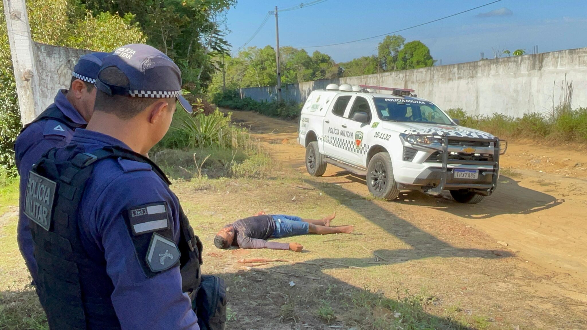 Cena forte: Homem é achado morto com bilhete ao lado do corpo em área de mata no Tarumã