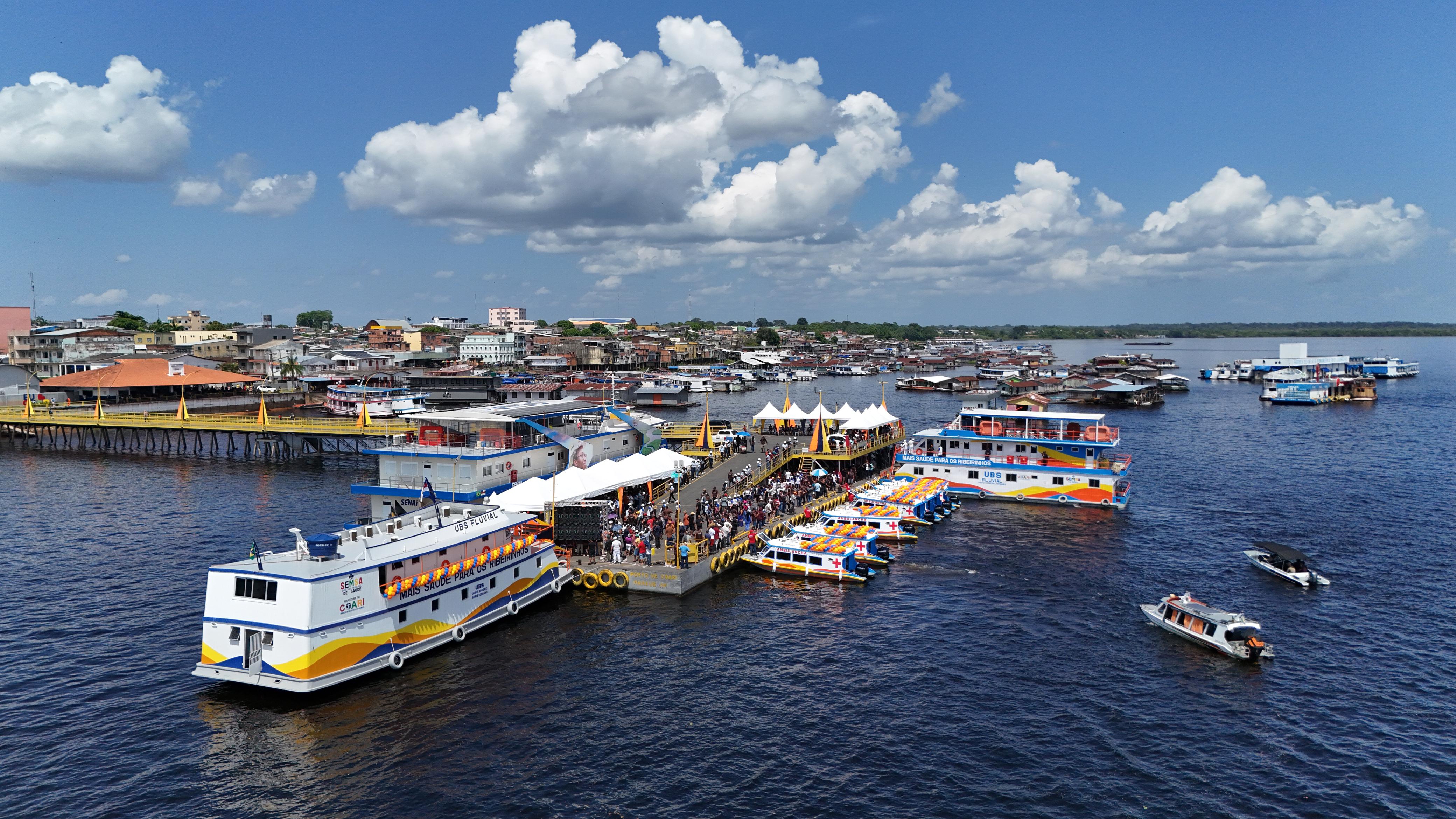 Coari reforça atendimento de saúde com entrega de UBS Fluvial e ambulanchas