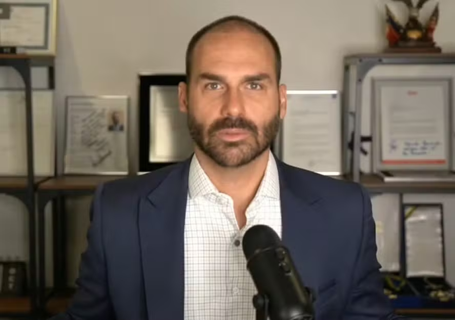 Motta envia pedido cassação de Eduardo Bolsonaro ao Conselho de Ética