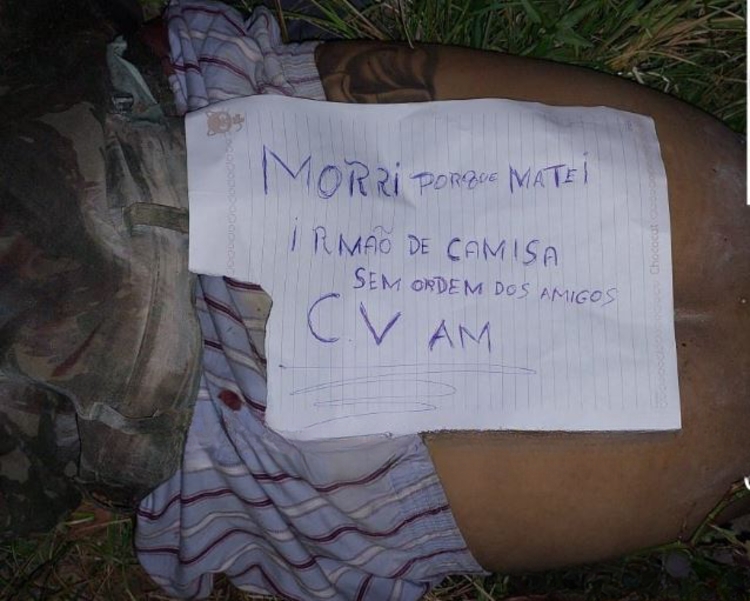 Homem é encontrado morto com recado do Comando Vermelho