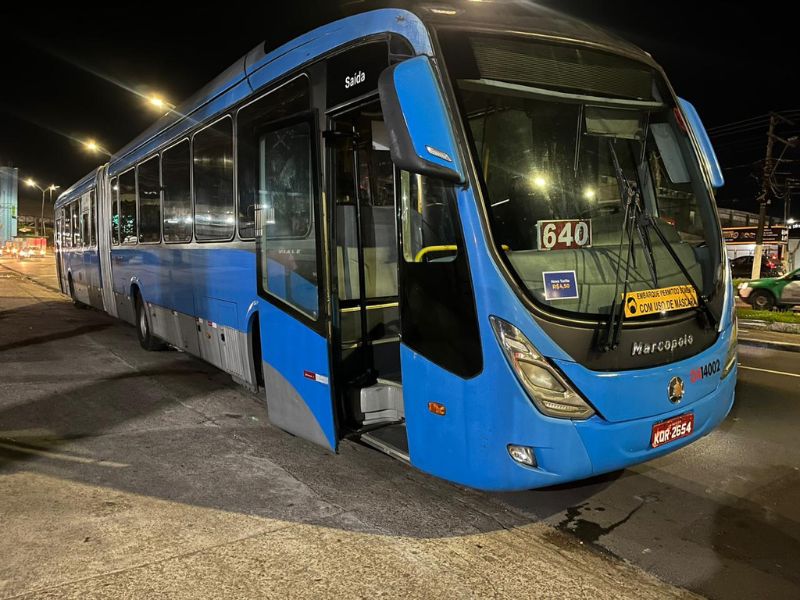 Vídeo: Ônibus da linha 640 é assaltado em Manaus; vítima foi socorrida