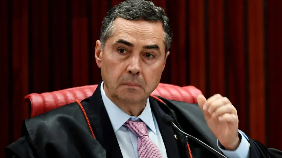 Barroso defende regulação das redes sociais e da inteligência artificial