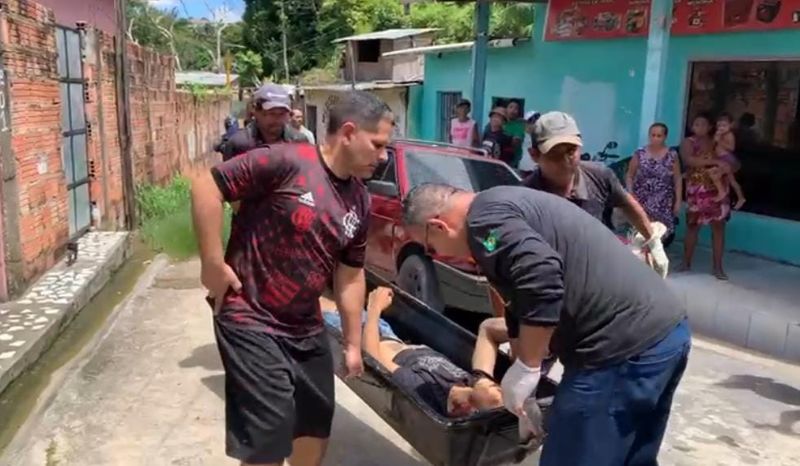 Vídeo: Corpo é achado com tiros no pescoço em Manaus