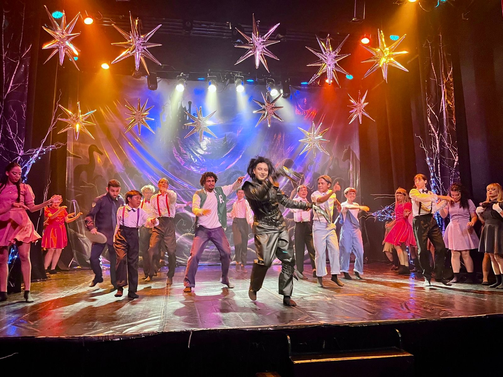 Sucesso de público, ‘Edward – Mãos de Tesoura’ ganha reapresentação no Largo de São Sebastião