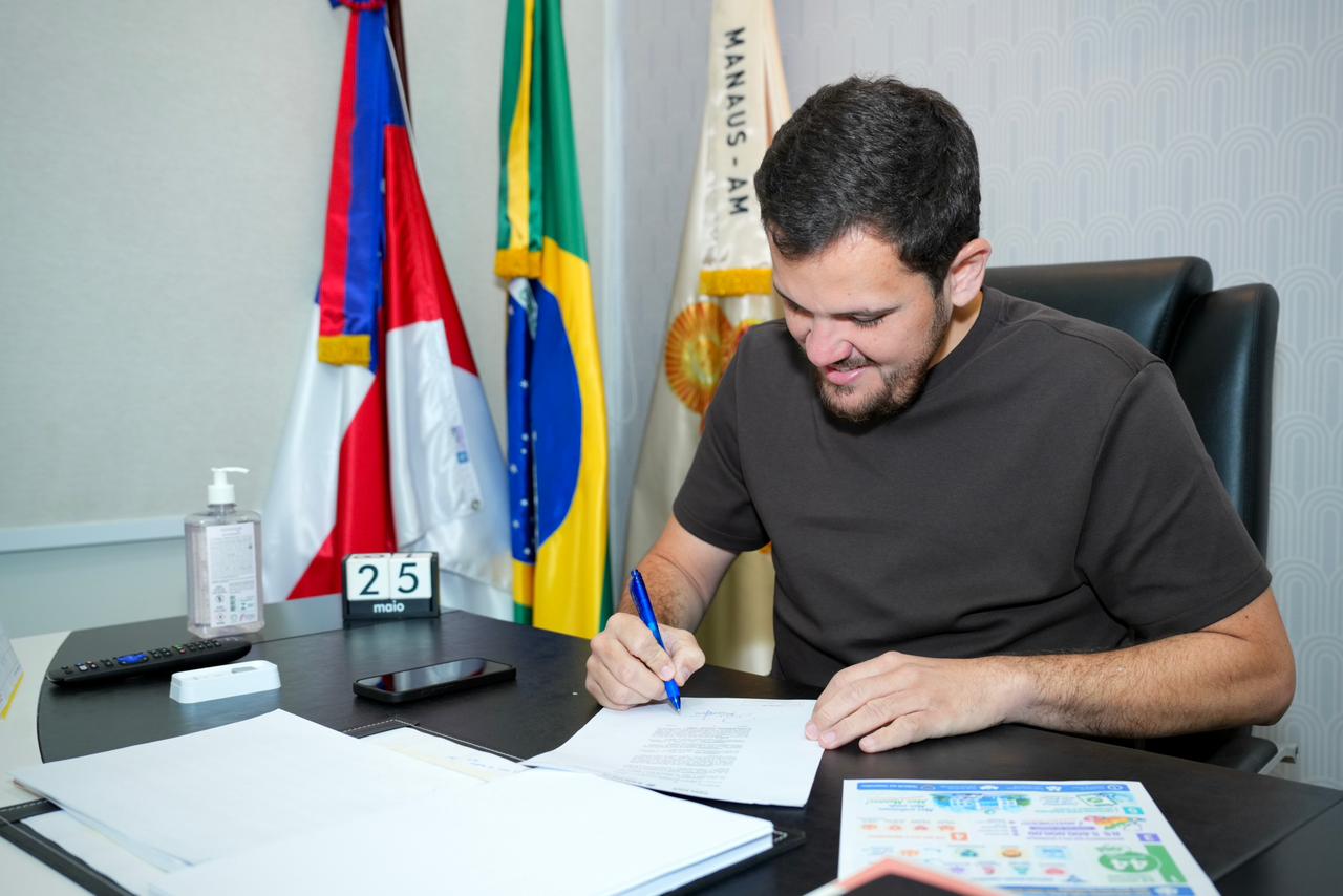 Mais de 40 novos médicos aprovados em concurso da Semsa são nomeados
