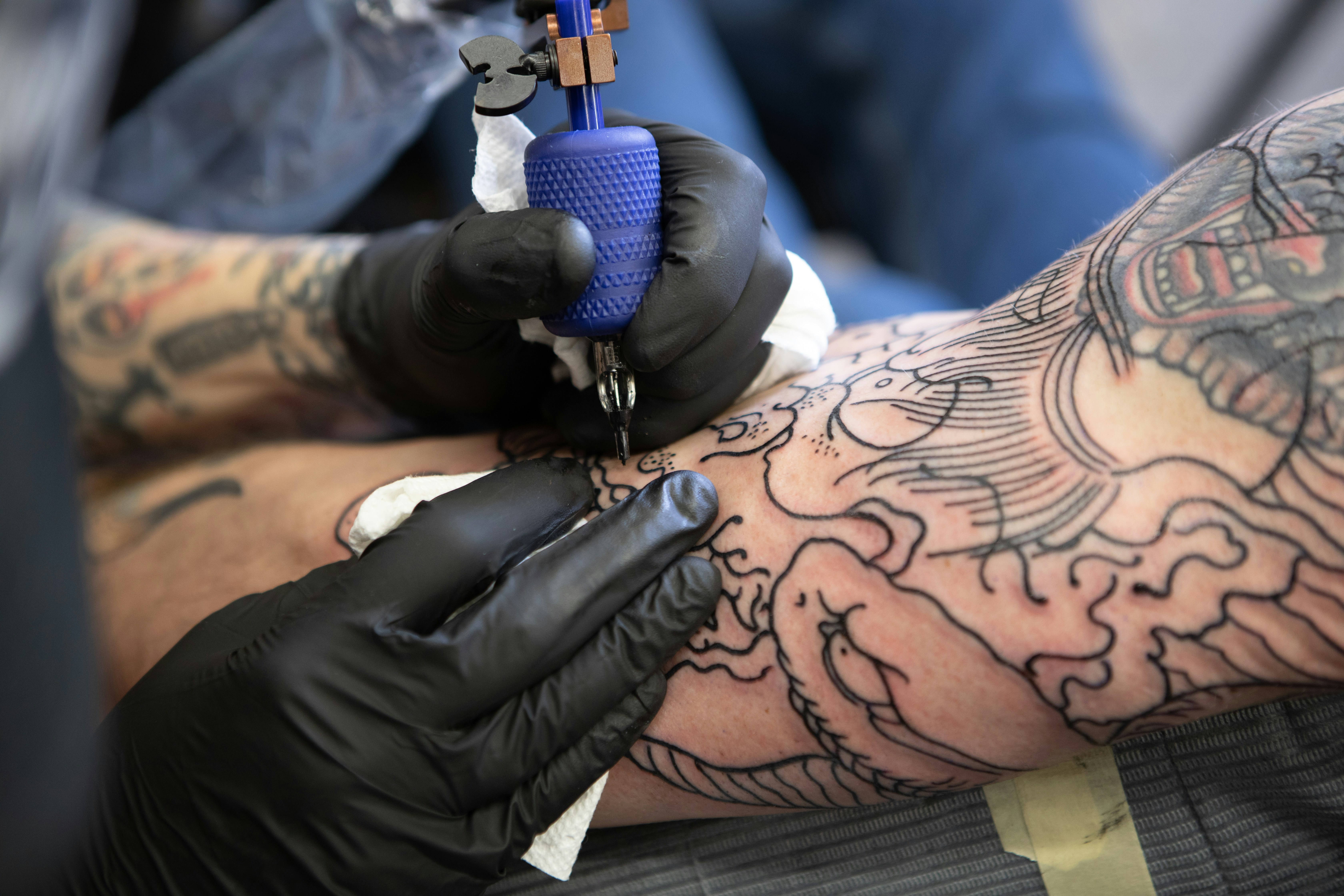 Conselho Federal de Medicina proíbe anestesia para realizar tatuagem