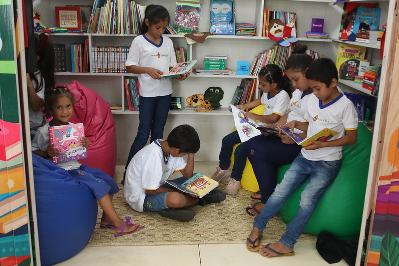 Casinha de Livros incentiva a leitura em escola ribeirinha