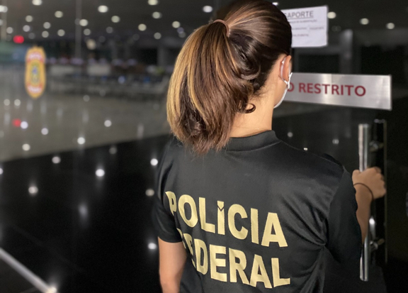 PF prende passageiro suspeito de importunação sexual em voo para Manaus