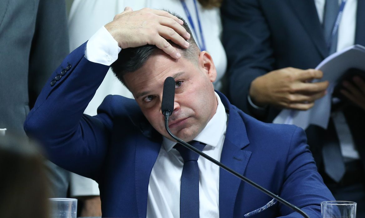 Moraes determina cassação da aposentadoria de Silvinei Vasques