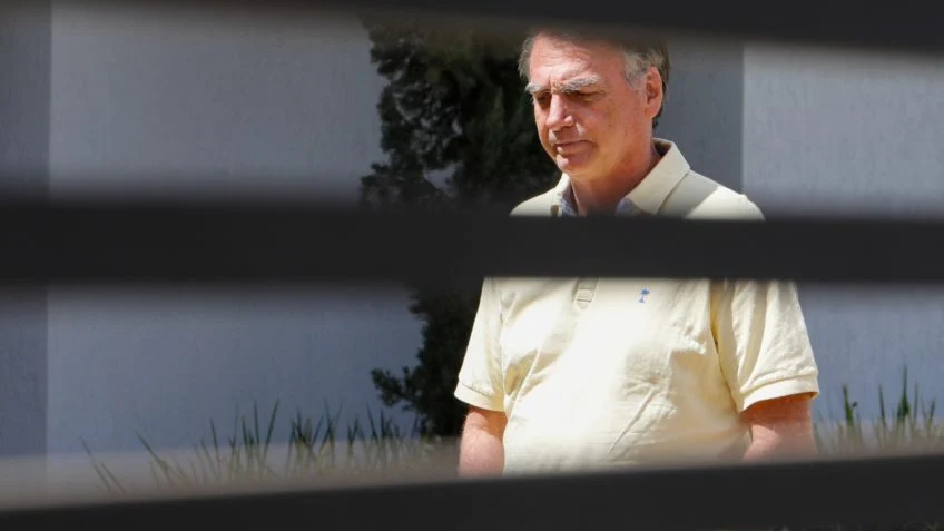 Gilmar Mendes nega pedido de prisão domiciliar a Bolsonaro