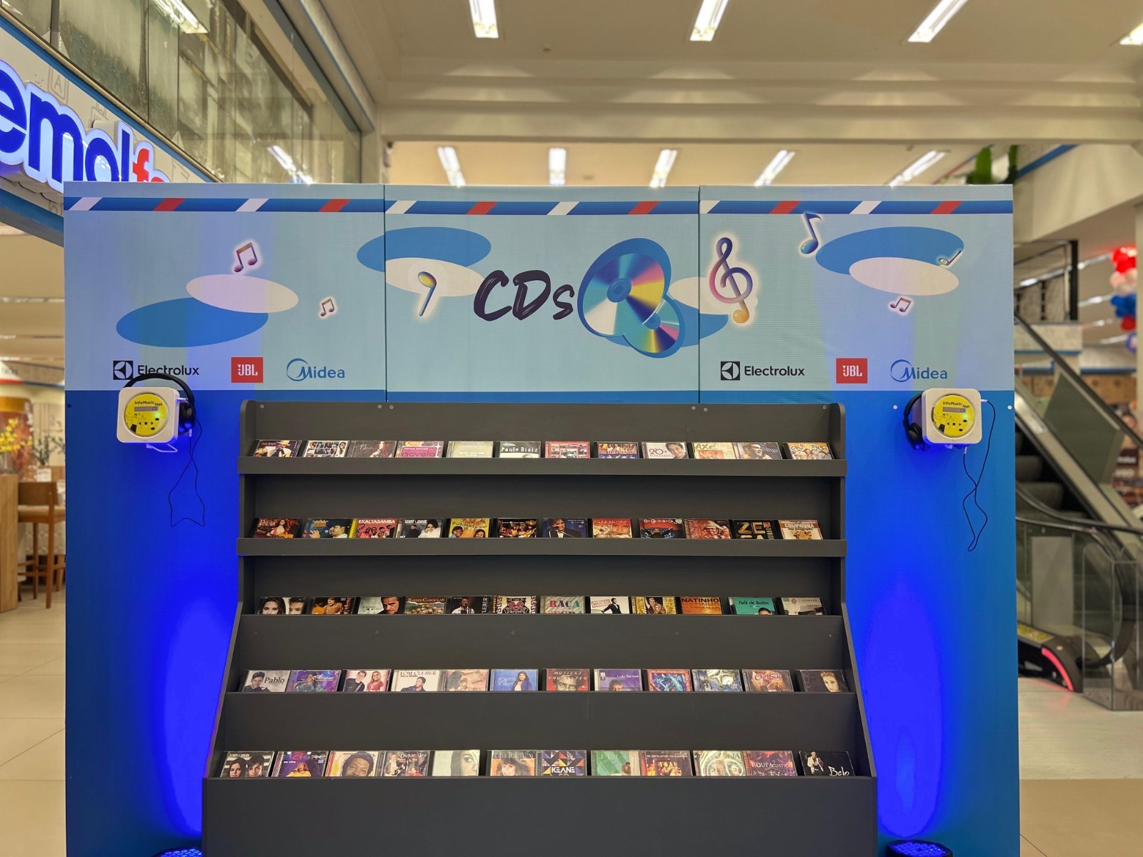 Bemol resgata as nostálgicas cabines de CDs, sucesso dos anos 2000