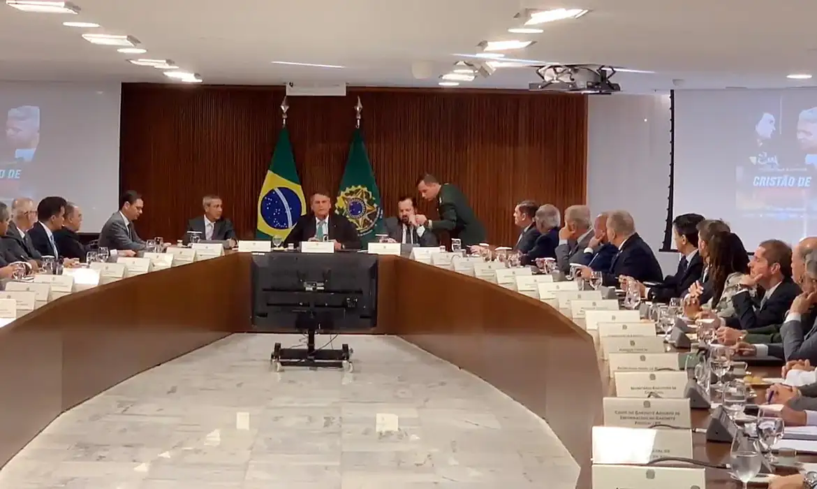 Em vídeo, Bolsonaro orienta ministros a questionar urnas e Judiciário; confira