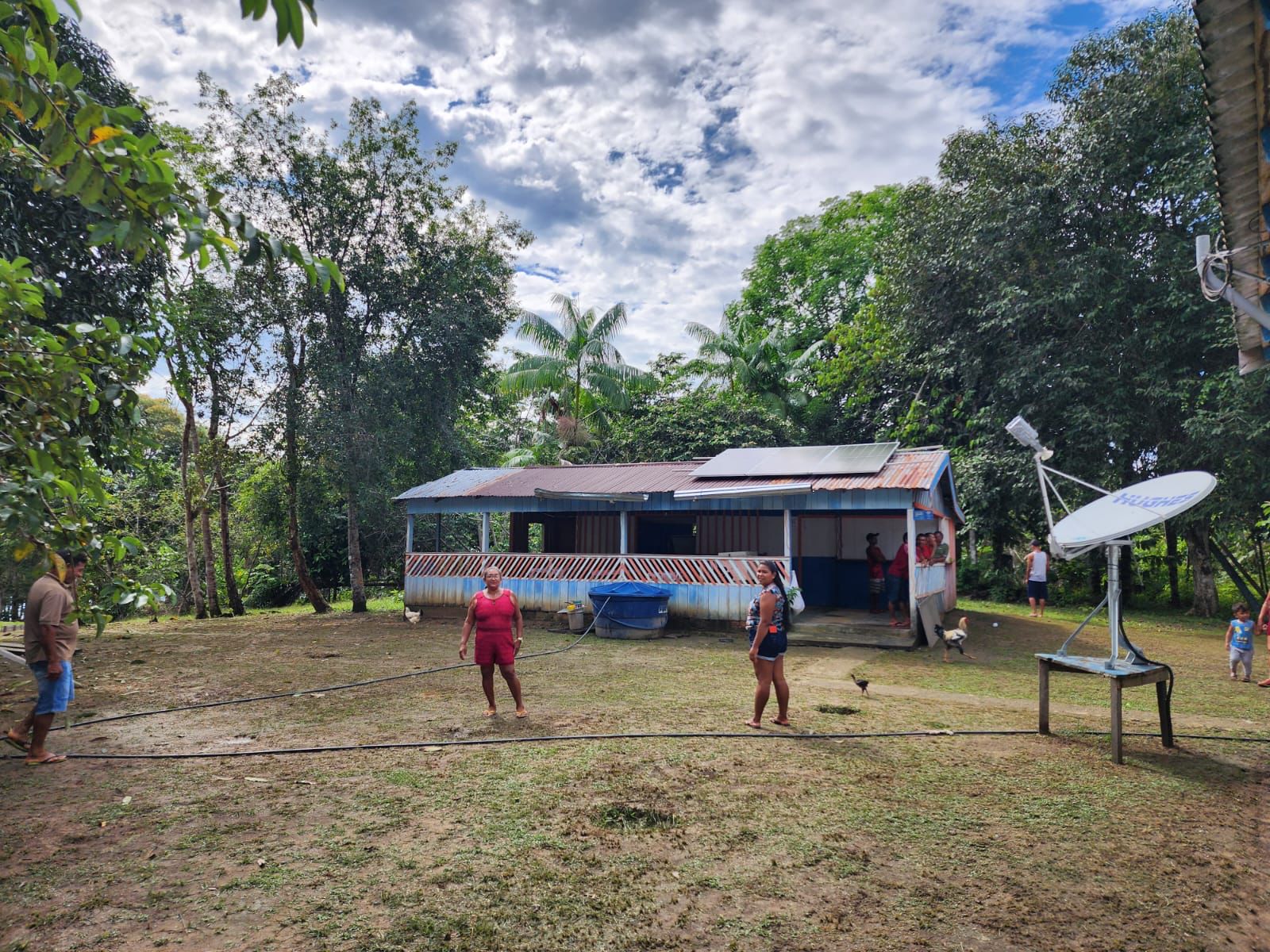 Placas de energia solar quebram isolamento cultural e econômico em comunidades ao redor de Manaus