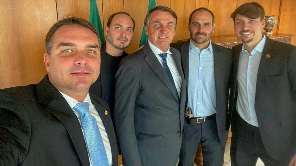PF diz que Abin atuou ilegalmente em favor de filhos de Bolsonaro