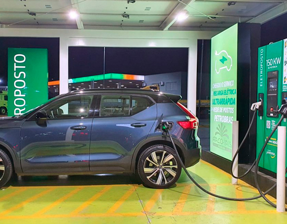 Manaus ultrapassa 7 mil veículos elétricos e híbridos em circulação