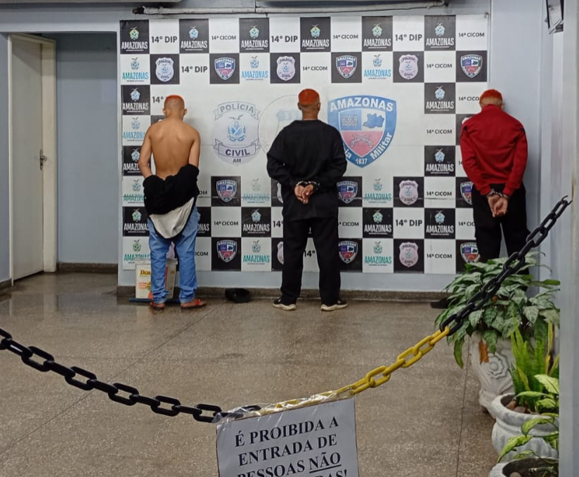 Trio é preso com arma falsa durante assalto à motorista de app em Manaus