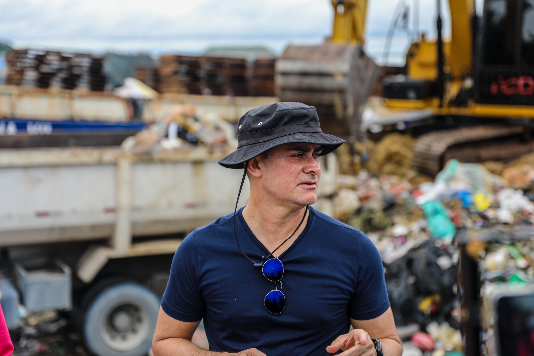 'Ecobarreiras impedem que lixo chegue ao rio Negro', explica David Almeida