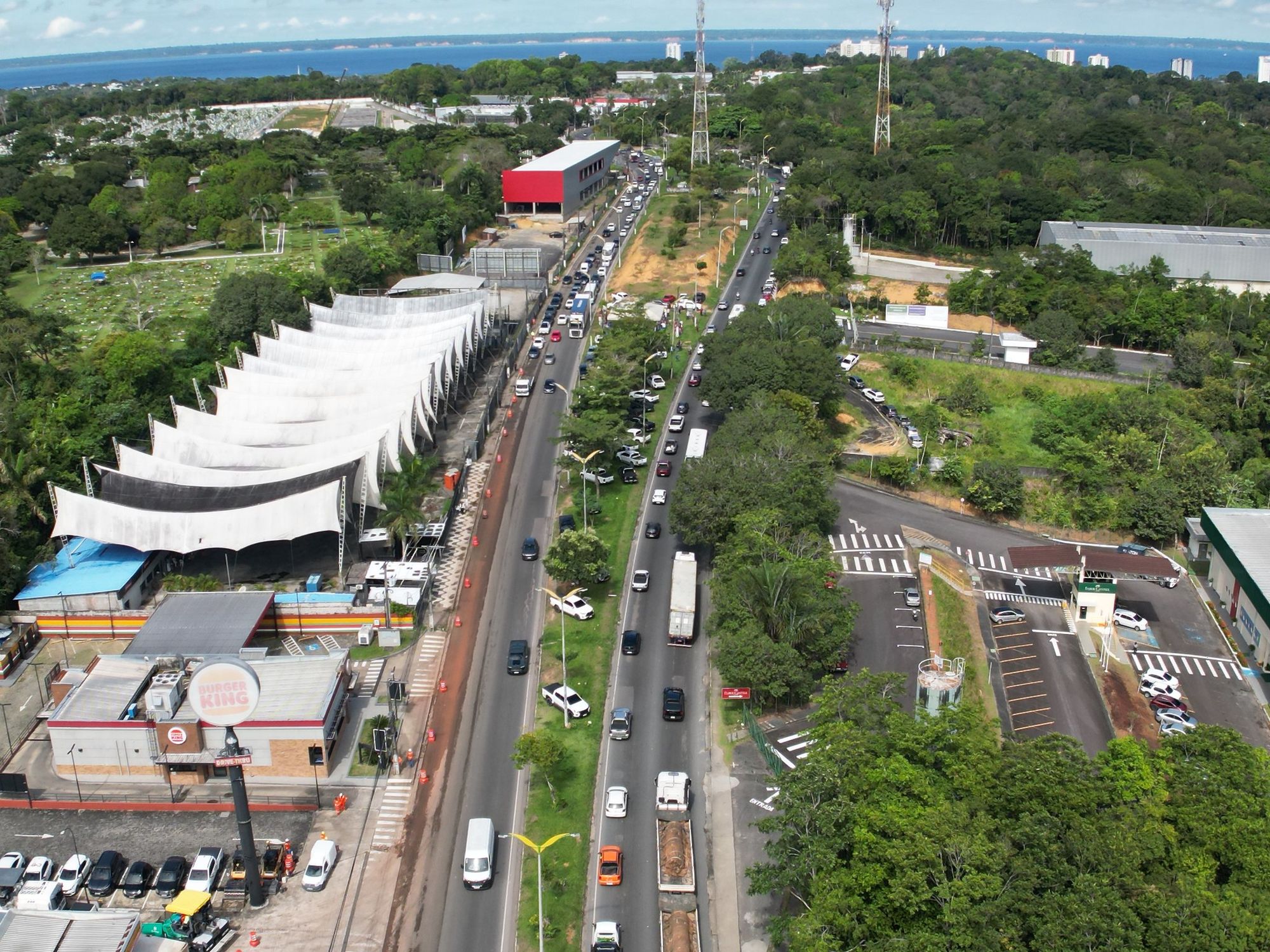 Avenida do Turismo ganhará terceira faixa nos dois sentidos, anuncia prefeito