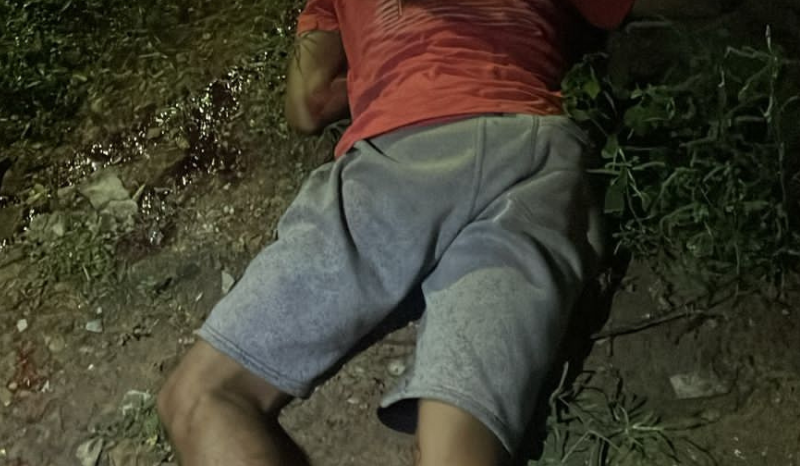 Homem é perseguido por pistoleiros e executado a tiros no bairro Compensa