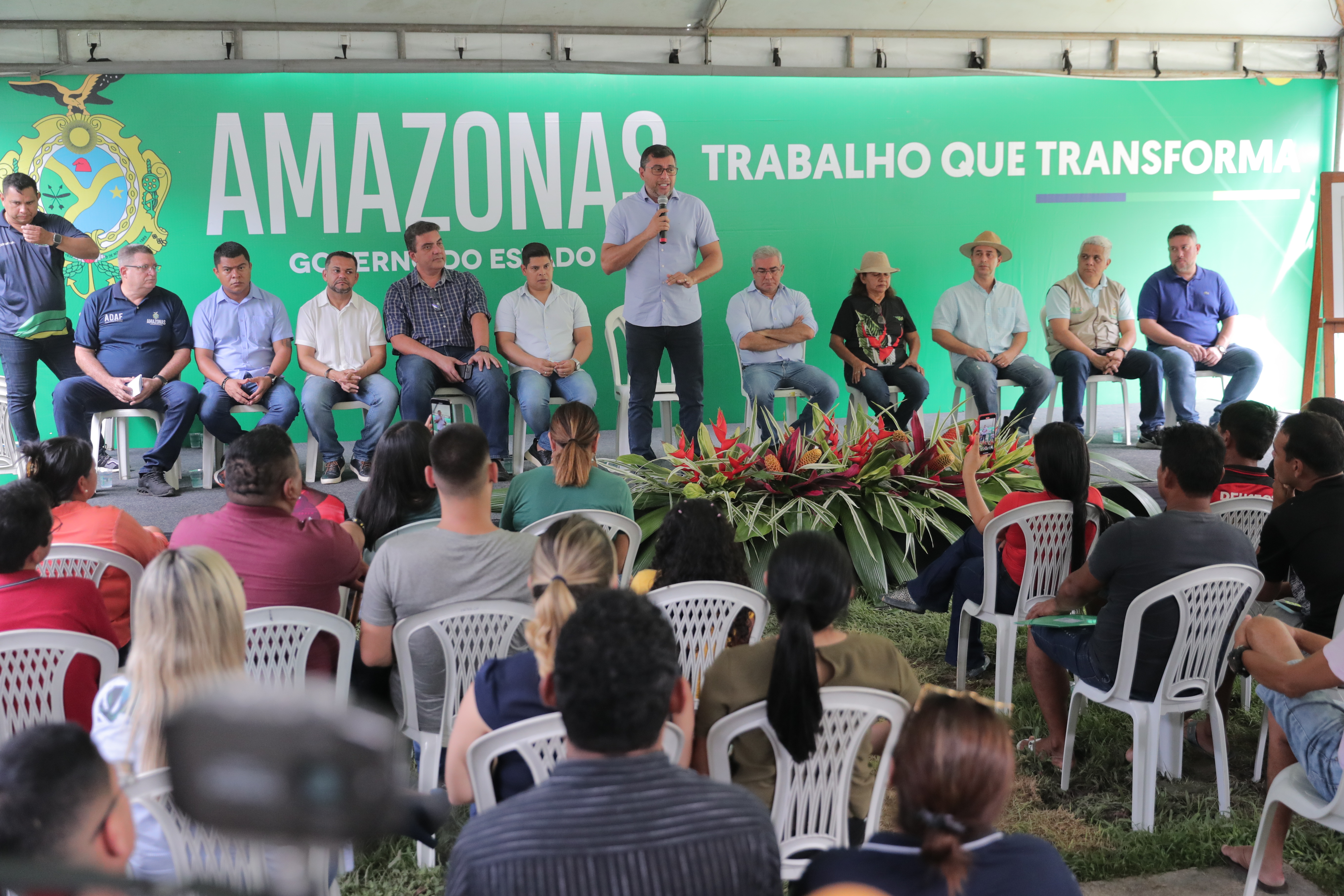 Governo do AM entrega Ramal das Flores pavimentado