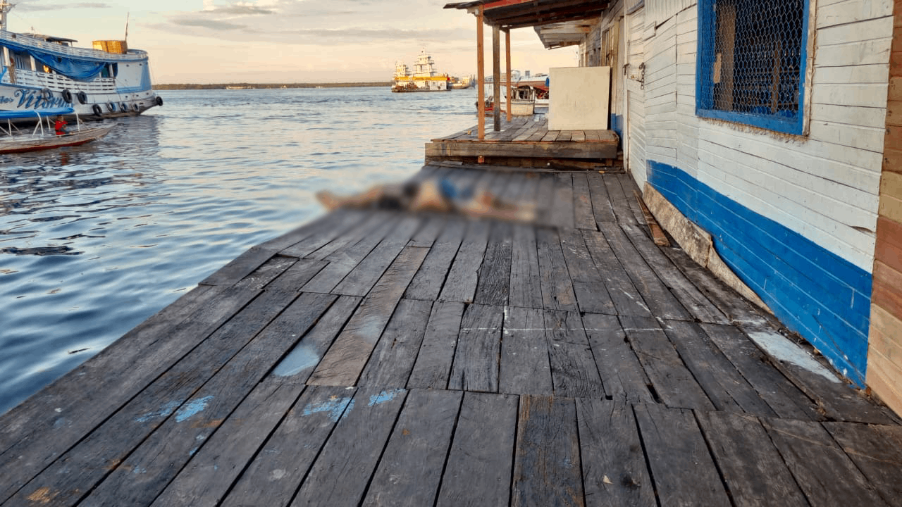 Peixeiro é encontrado amarrado a balsa na Feira da Panair