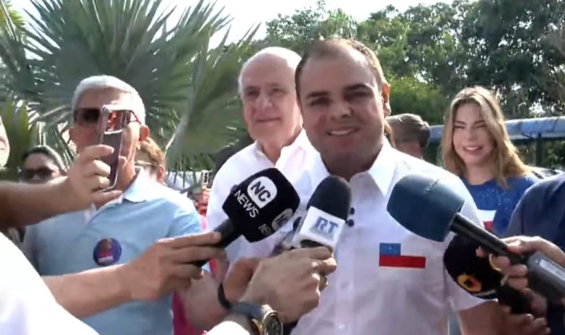 Roberto Cidade vota em Manaus e diz esperar chegar ao 2º turno