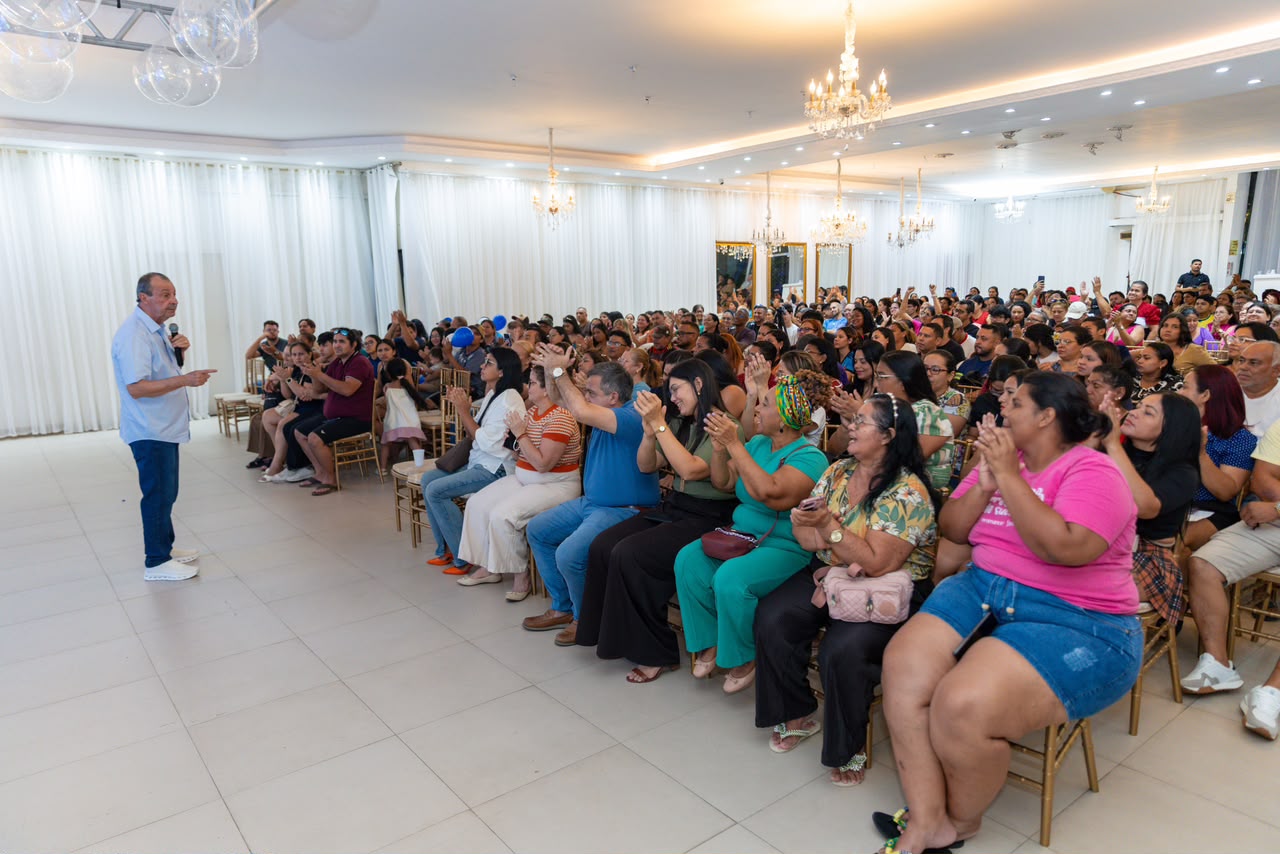 Omar Aziz defende ampliar tempo integral e fortalecer carreira de professores no AM