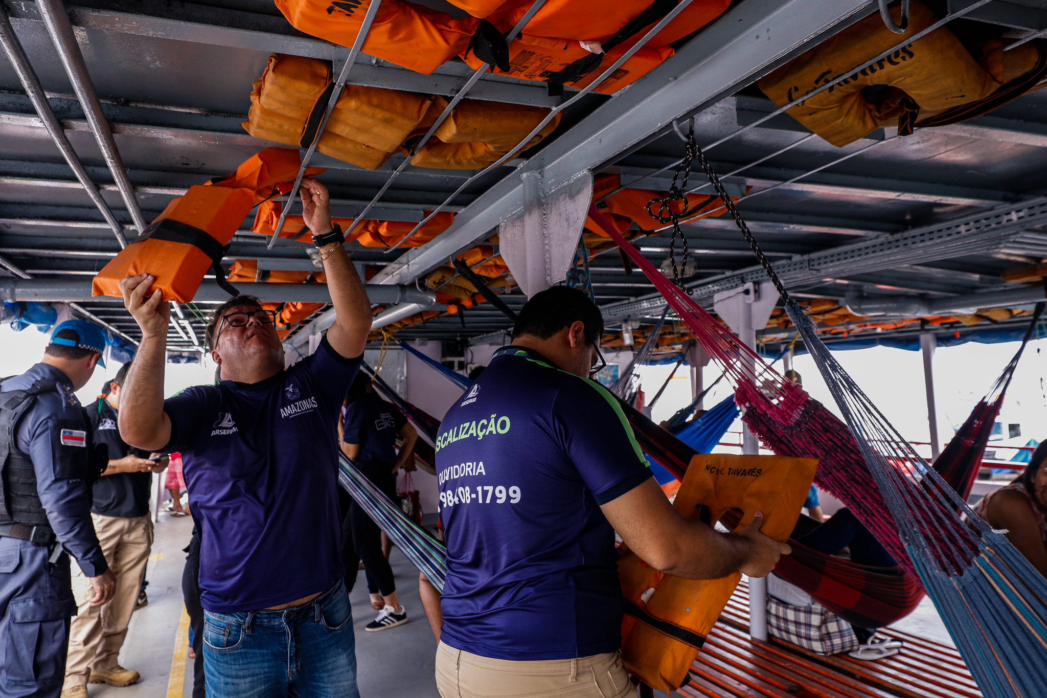 Fiscalização é intensificada em embarcações com destino a Parintins