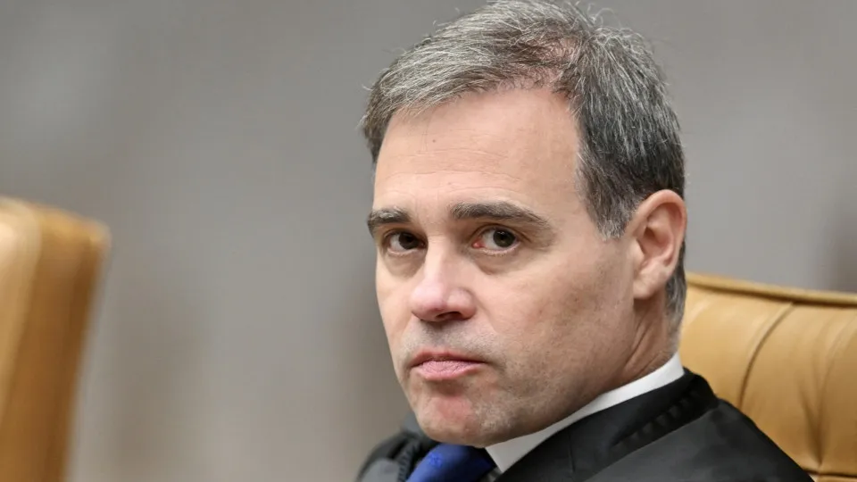 Mendonça libera para julgamento relatório da PF que aponta elo entre Moraes e Vorcaro