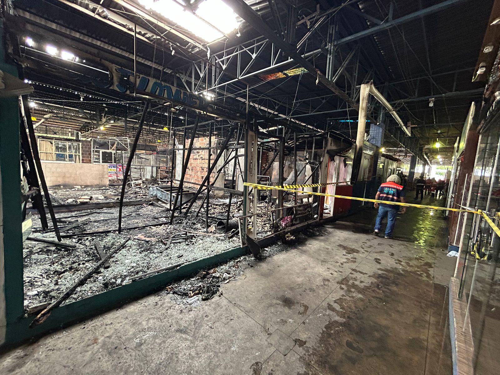 Permissionários afetados por incêndio na Feira do Santo Antônio receberão auxílio