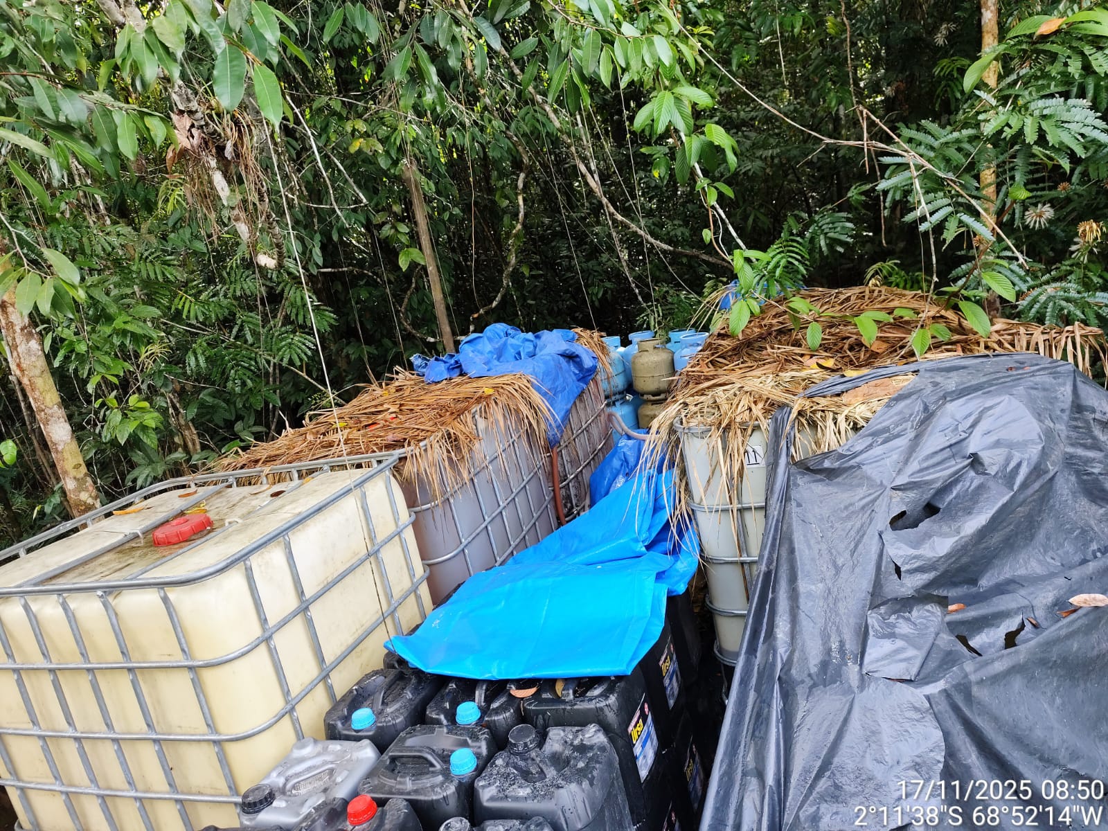 Vídeo: PF destrói 14 dragas de garimpo ilegal em região de fronteira da Amazônia