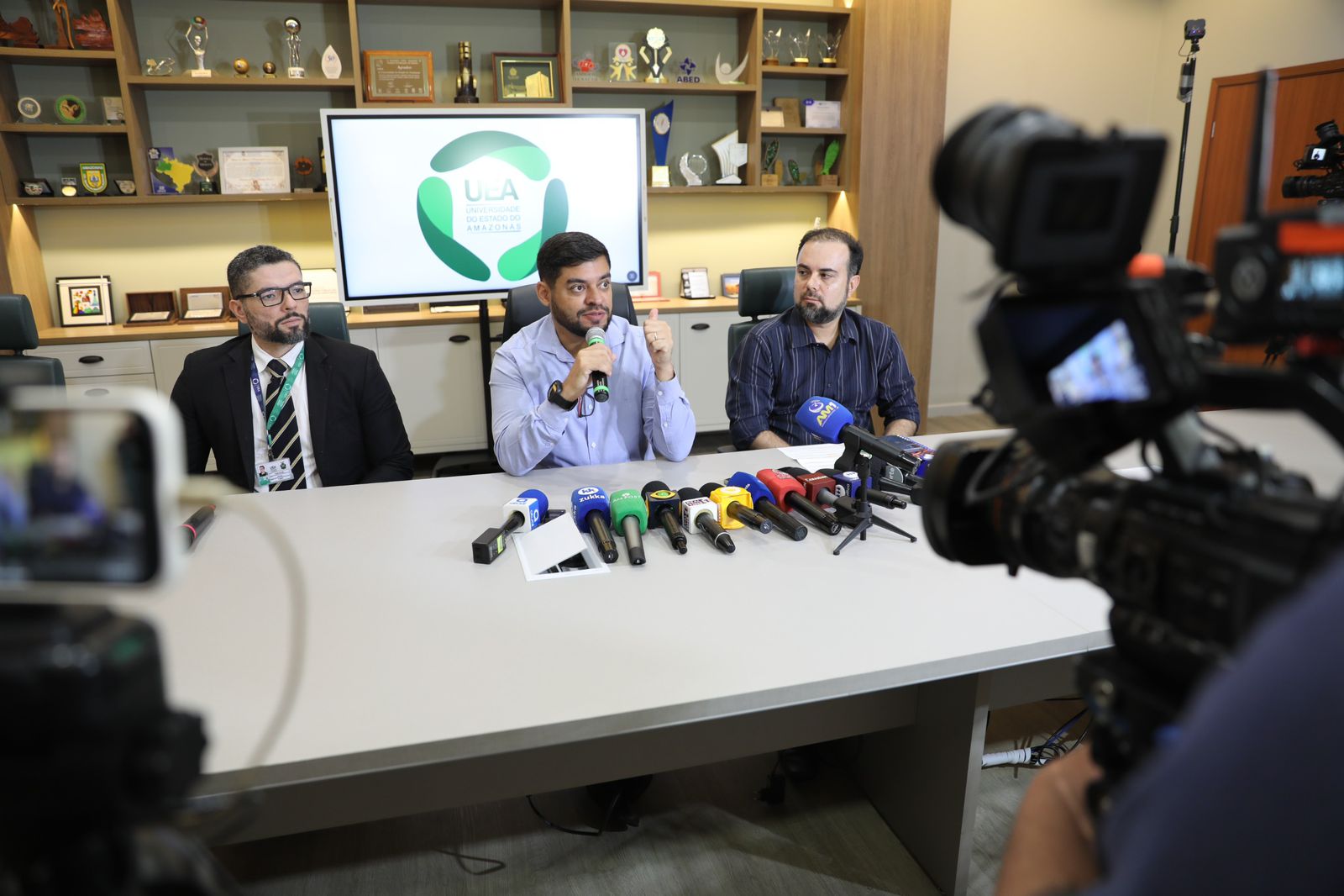 UEA divulga editais para Vestibular e SIS com quase 4 mil vagas