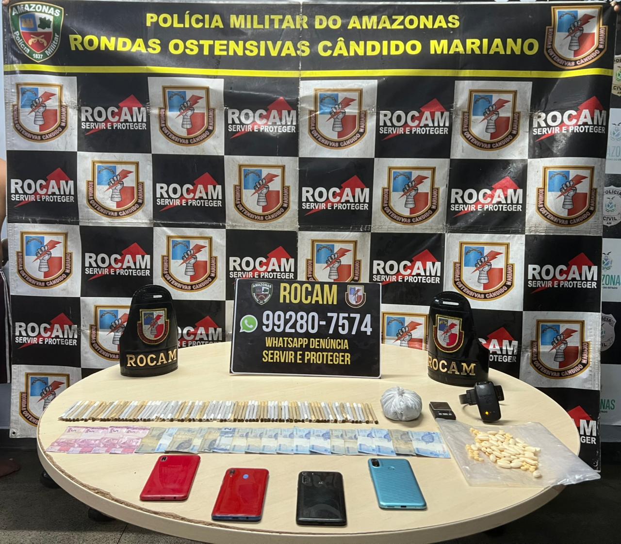 Dupla é presa com mais de 80 cigarros de maconha e 120 comprimidos de ecstasy