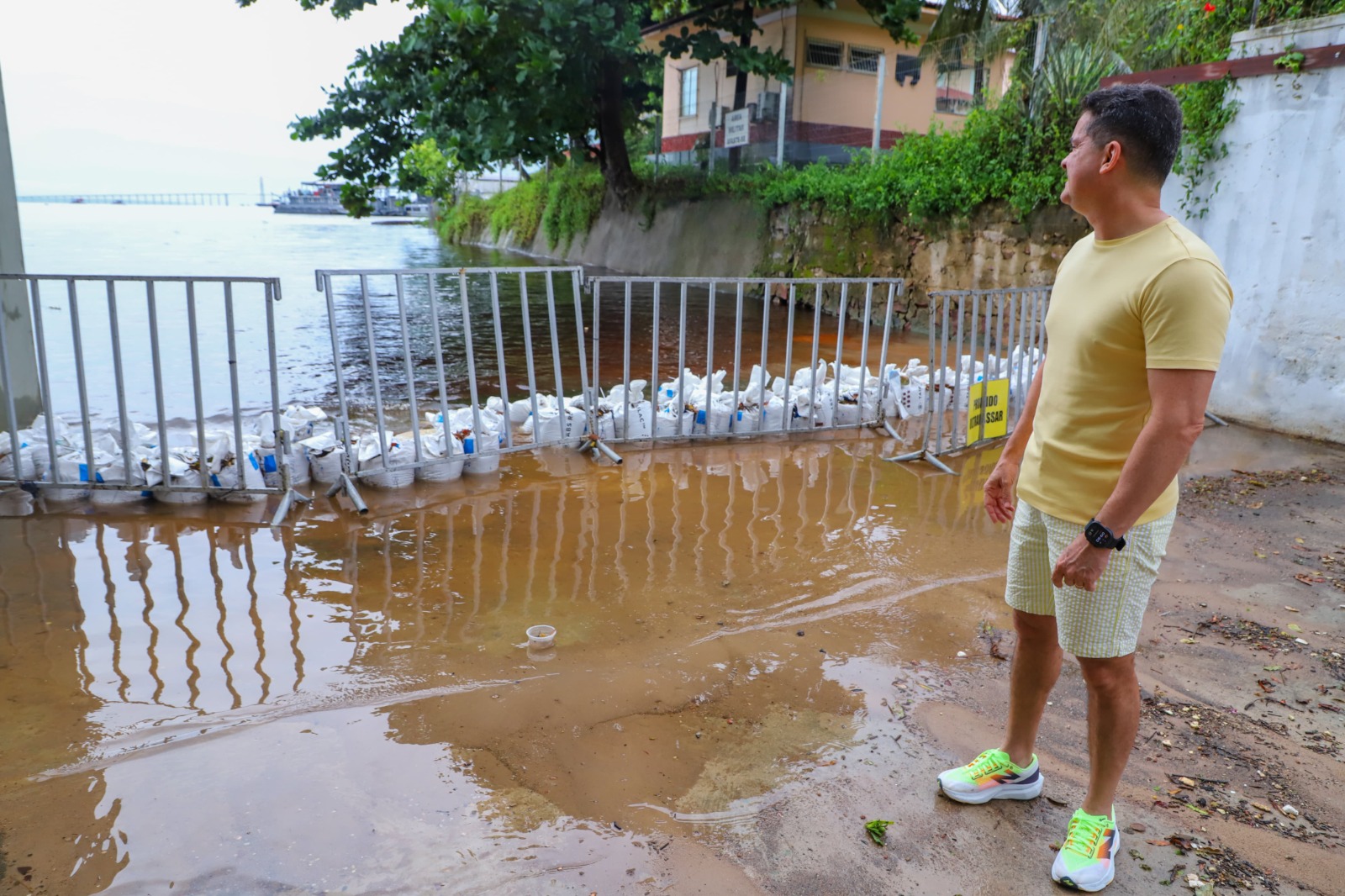 David Almeida reforça ações da prefeitura diante da cheia do rio Negro