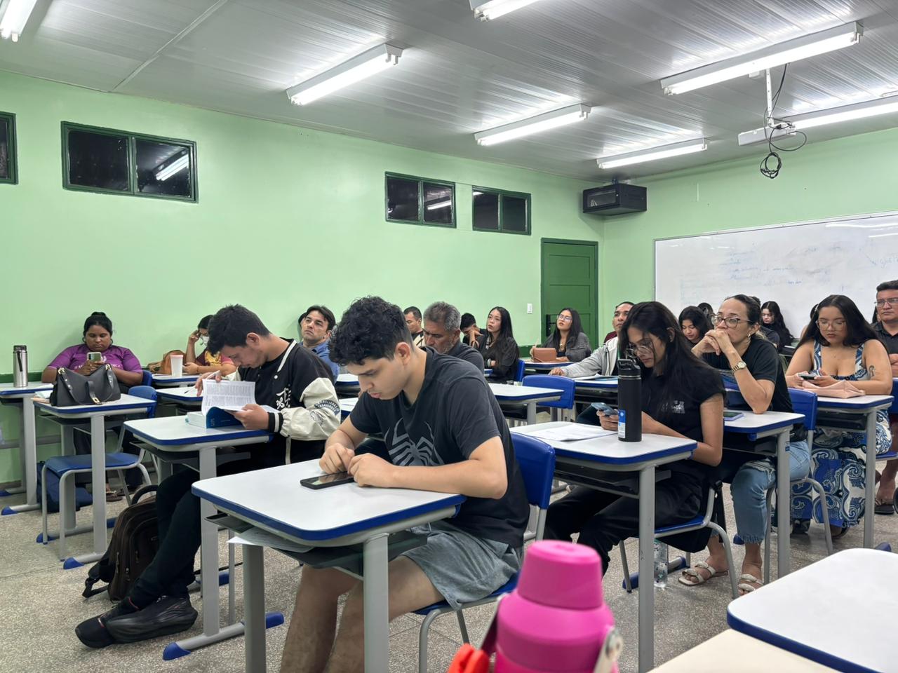 Alunos de Direito da UEA recebem capacitação da Defensoria para atendimentos no AM