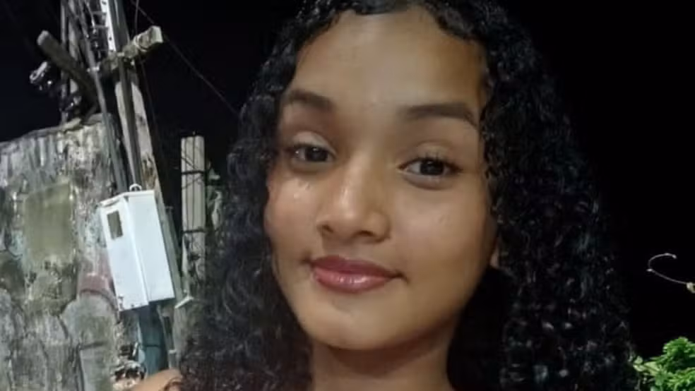 Vídeos: adolescente de 14 anos é morta a facadas em briga após festa em Tefé