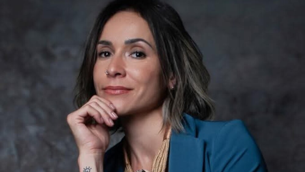 Brasileira cai em golpe de falso emprego no Camboja, é presa e família busca extradição