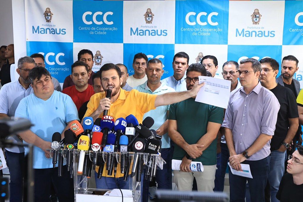 Prefeito atribui paralisação do transporte coletivo à falta de repasses do Governo do AM