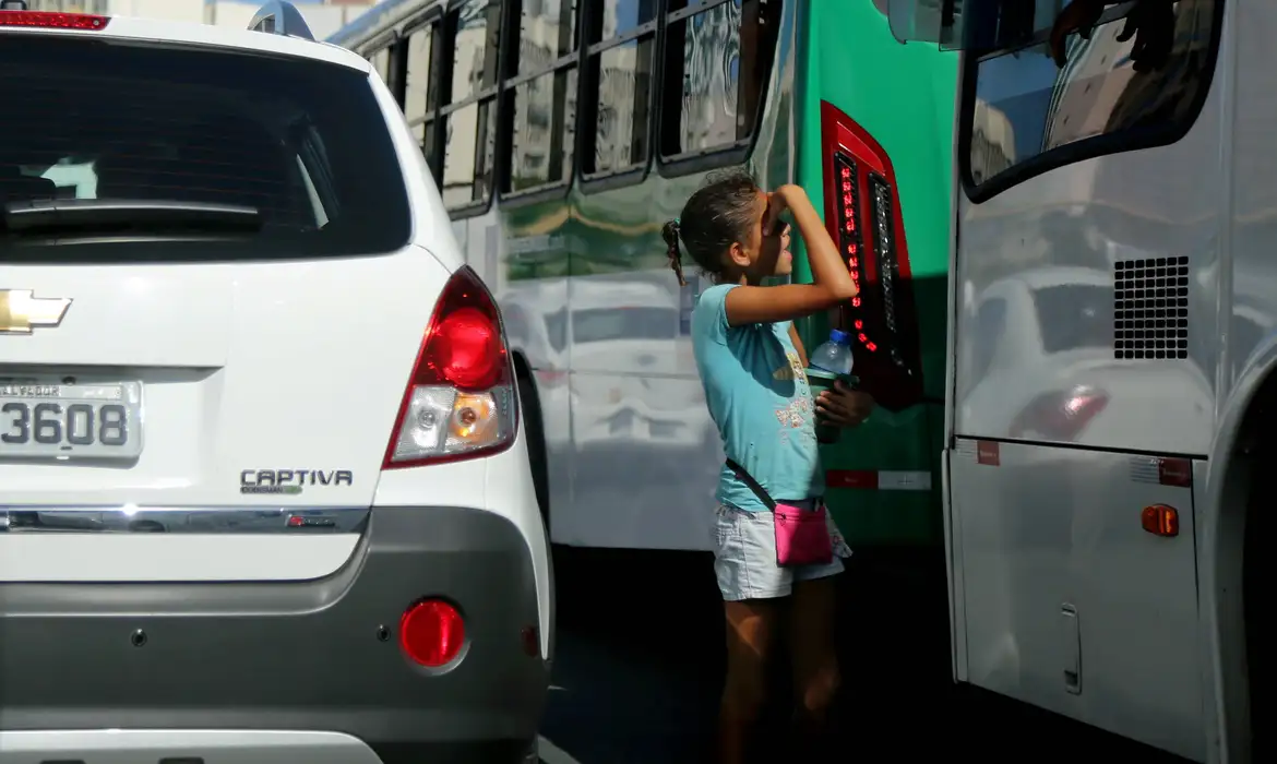 Trabalho infantil no país recua 9,2% de 2024 para 2025, aponta IBGE